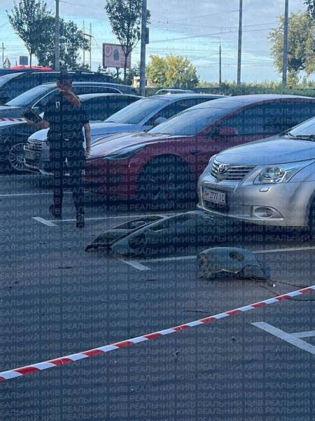 У Подільському районі Києва невідомі підірвали авто (фото)