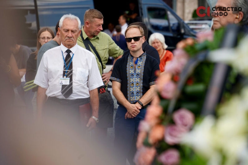 Київ попрощався із закатованою у полоні РФ журналісткою Вікторією Рощиною (фото)