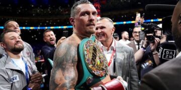 Усик отримав дозвіл відкласти переговори про бій з Паркером