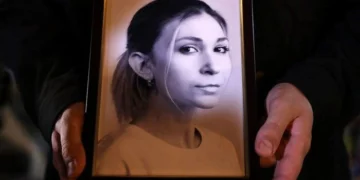 Київ попрощався із закатованою у полоні РФ журналісткою Вікторією Рощиною (фото)