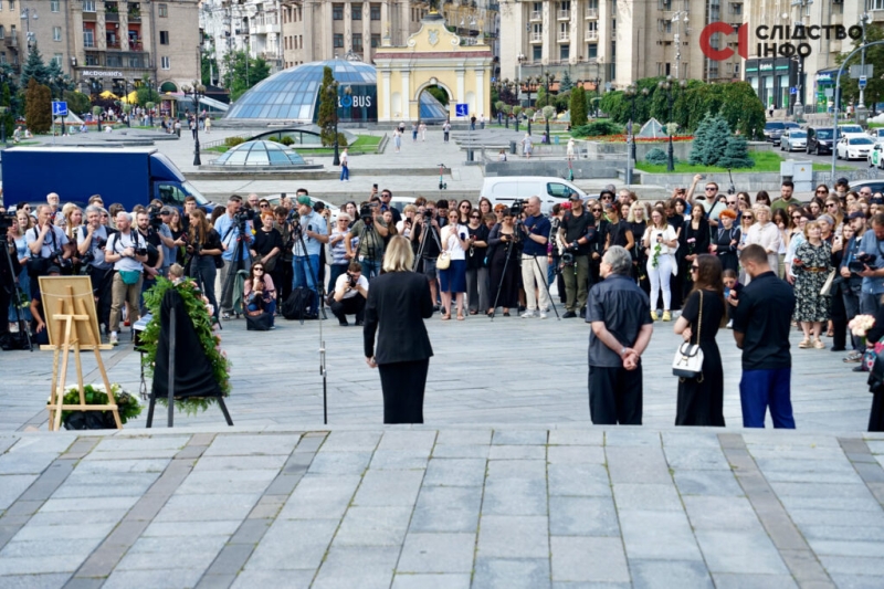 Київ попрощався із закатованою у полоні РФ журналісткою Вікторією Рощиною (фото)
