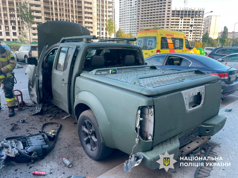 У Подільському районі Києва невідомі підірвали авто (фото)