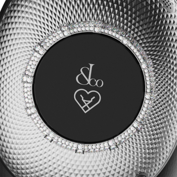 Loewe і Jacob&Co випустили навушники з діамантами за €119 000 і сапфірами за €99 000