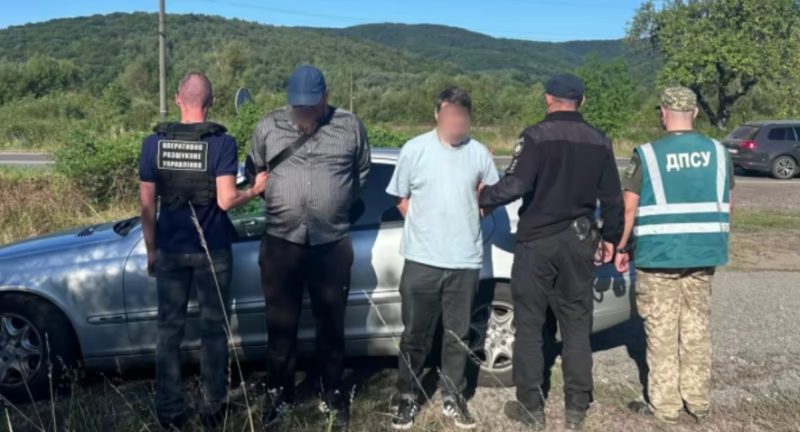 Сховав під рясу - і вперед до Словаччини: священник попався на схемі з ухилянтом (ВІДЕО)