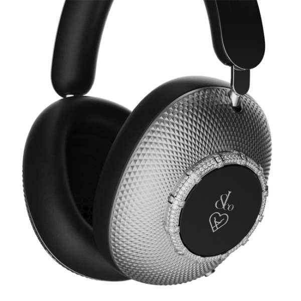 Loewe і Jacob&Co випустили навушники з діамантами за €119 000 і сапфірами за €99 000