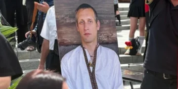 Київ попрощався із загиблим на війні художником Давидом Чичканом (фото)