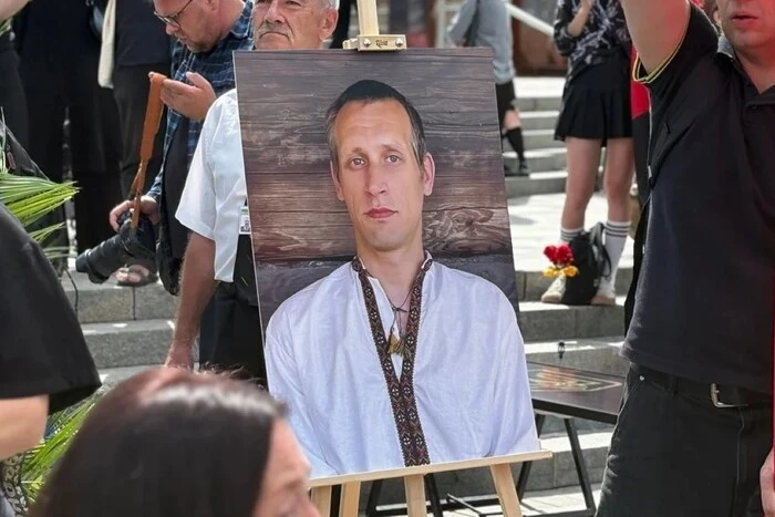 Київ попрощався із загиблим на війні художником Давидом Чичканом (фото)