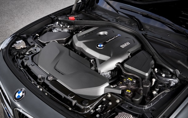 Mercedes розглядає співпрацю з BMW у сфері бензинових двигунів Mercedes розглядає співпрацю з BMW у сфері бензинових двигунів