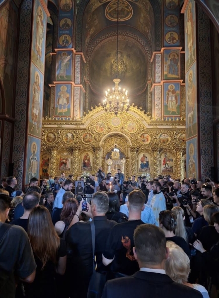 Київ попрощався із закатованою у полоні РФ журналісткою Вікторією Рощиною (фото)