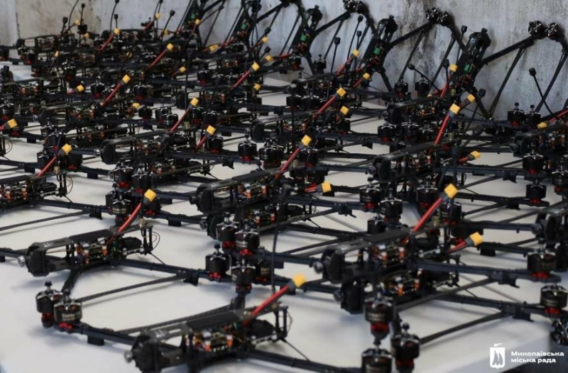 Громада Миколаєва вкотре передала військовим партію дронів, - ФОТО