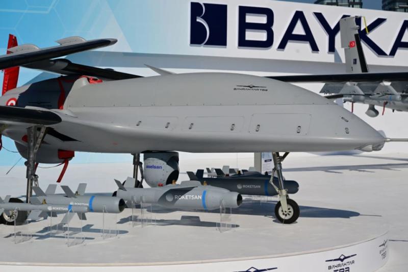 Як штучний інтелект інтегрують у військову сферу: моделі, перспективи, виклики