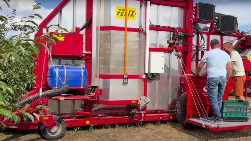 Комбайн для вишневого саду запрацював на Миколаївщині