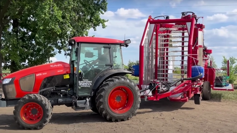 Комбайн для вишневого саду запрацював на Миколаївщині