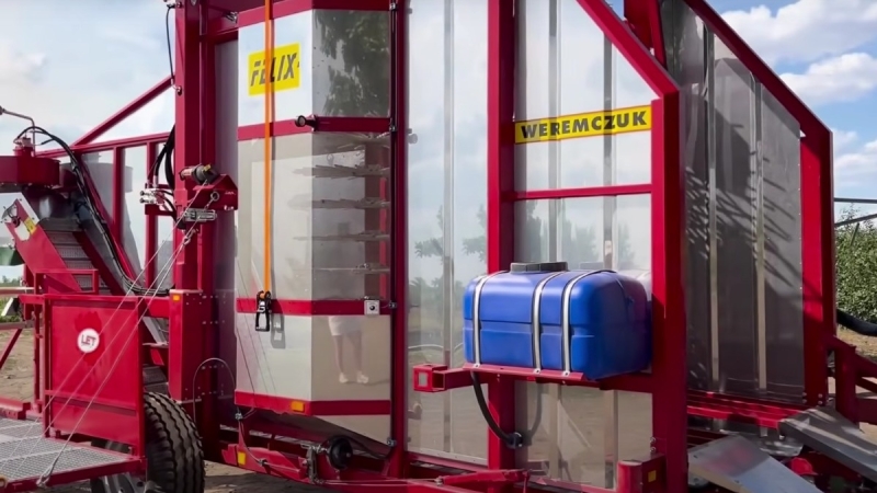 Комбайн для вишневого саду запрацював на Миколаївщині