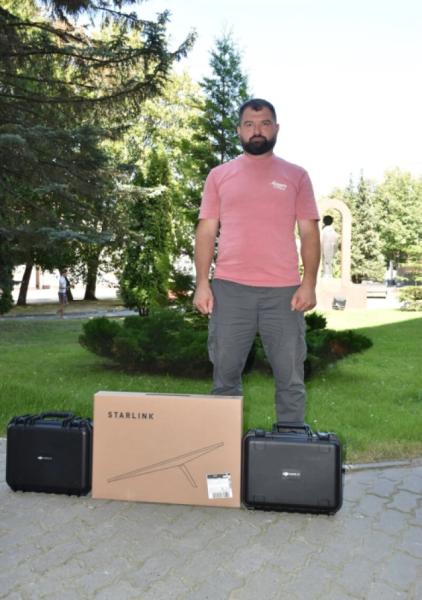 Квадрокоптери, приціли, прожектори: Луцька громада передала військовим спорядження