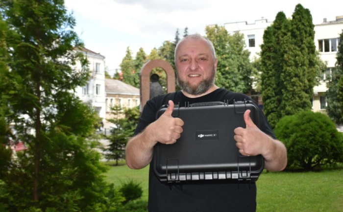 Квадрокоптери, приціли, прожектори: Луцька громада передала військовим спорядження