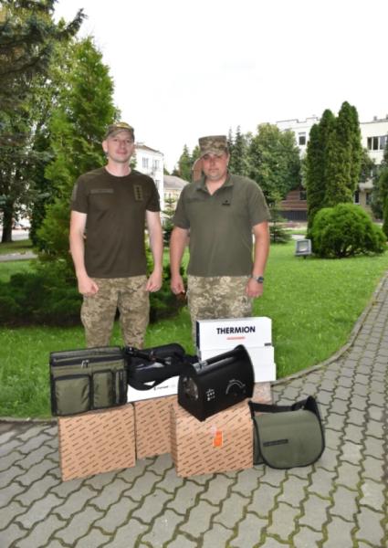 Квадрокоптери, приціли, прожектори: Луцька громада передала військовим спорядження