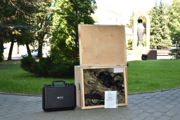 Квадрокоптери, приціли, прожектори: Луцька громада передала військовим спорядження