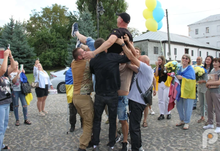 Лучани зустріли воїна «Сталевої Сотки» Володимира Киндюка, який повернувся з російського полону