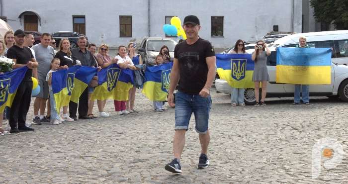 Лучани зустріли воїна «Сталевої Сотки» Володимира Киндюка, який повернувся з російського полону