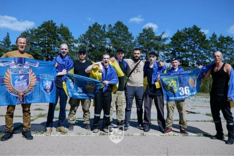 Миколаївські морпіхи вдома: з полону повернулися 20 захисників Маріуполя, - ФОТО