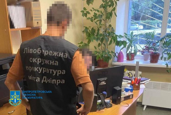На Дніпропетровщині колишніх керівників підрозділів регіональної філії Укрзалізниці підозрюють у багатомільйонних оборудках