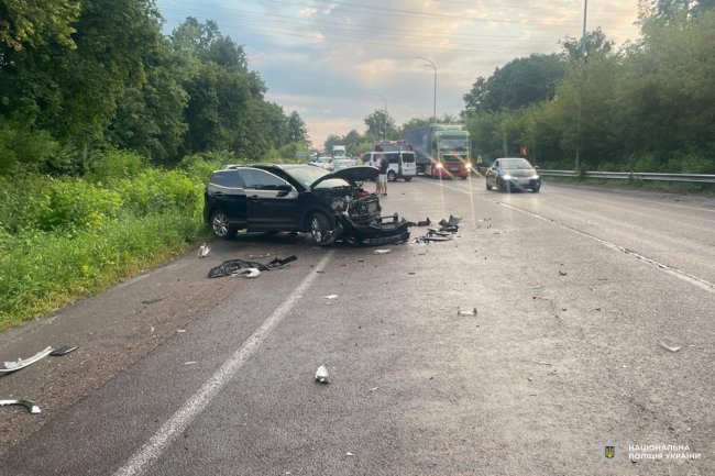 На Дубенщині два авто зіткнулися лоб в лоб (ФОТО)