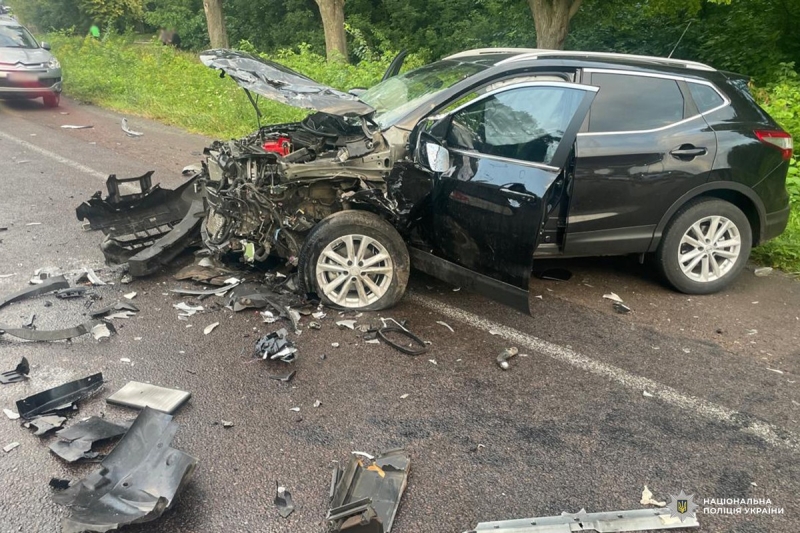 На Дубенщині два авто зіткнулися лоб в лоб (ФОТО)