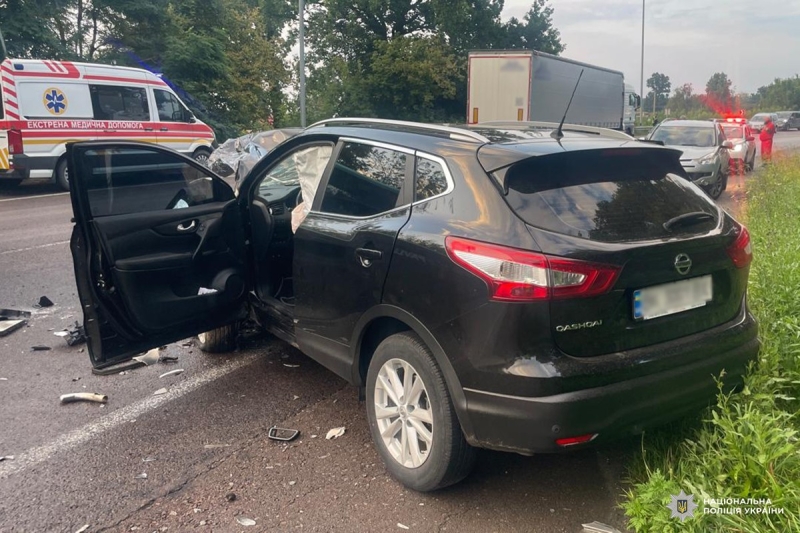 На Дубенщині два авто зіткнулися лоб в лоб (ФОТО)