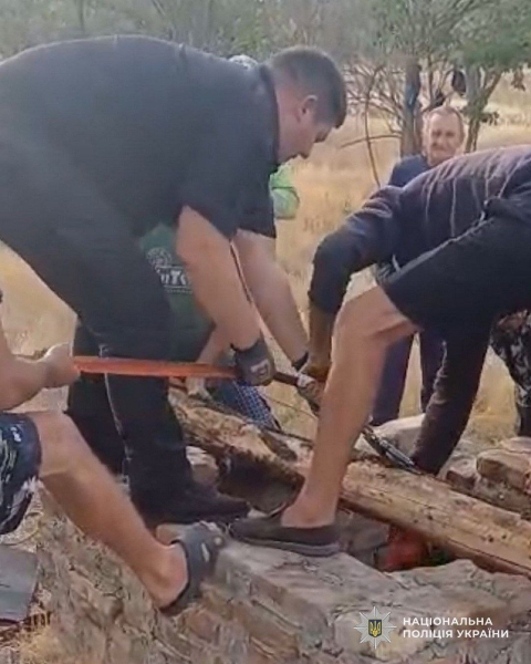 На Криворіжжі врятували чоловіка, який впав до колодязя