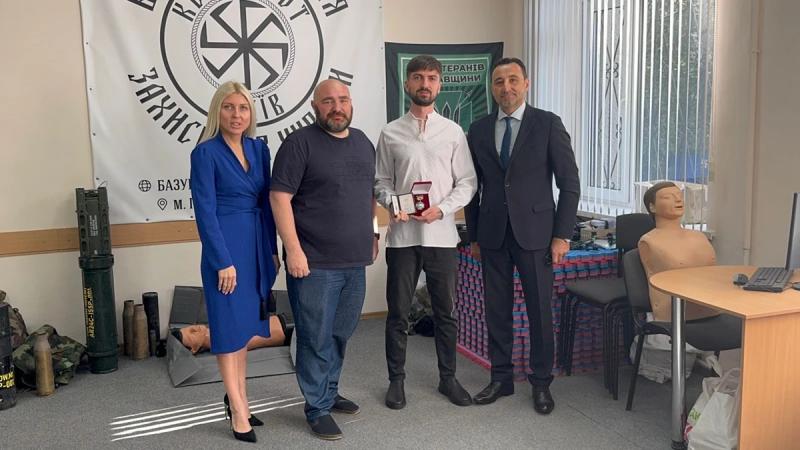 На Полтавщині чотирьом захисникам вручили нагрудні знаки &laquo;За вірність народу України&raquo;