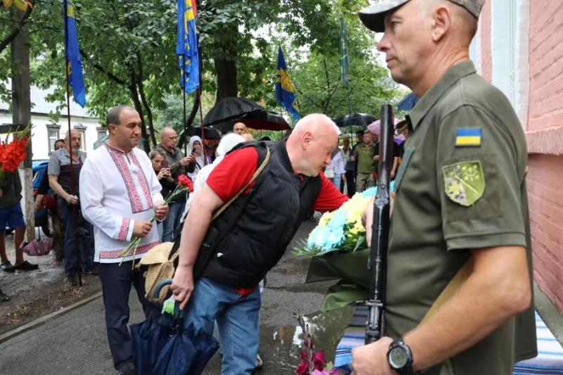 На школі в Полтаві відкрили меморіальну дошку Герою України Юліанові Матвійчуку