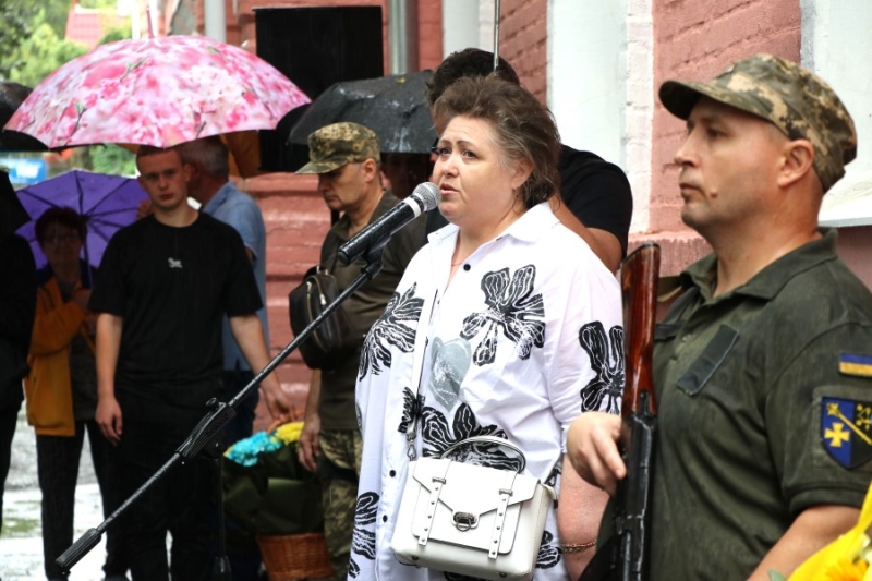 На школі в Полтаві відкрили меморіальну дошку Герою України Юліанові Матвійчуку