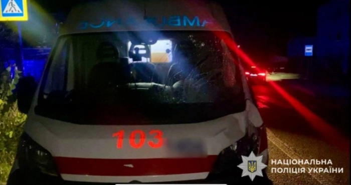 На Закарпатті швидка на смерть переїхала лучанина