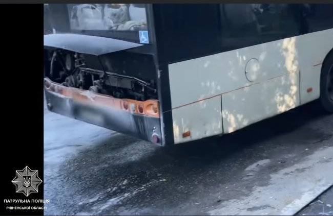 Патрульні показали, як у Рівному автобус рятували (ВІДЕО)