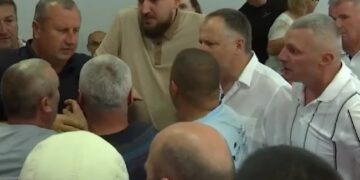 Рівненський депутат пояснив, чому головою бив протестувальників (ВІДЕО)