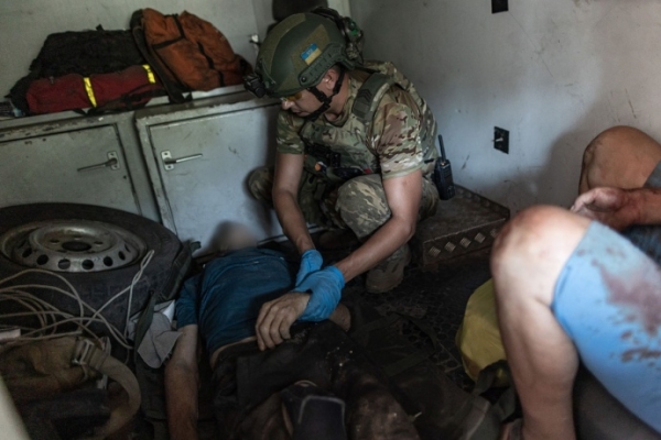 Росіяни скинули на Костянтинівку три авіабомби: поранених рятували поліцейські парамедики