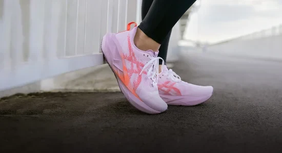 женские кроссовки asics