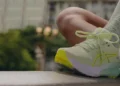 женские кроссовки asics