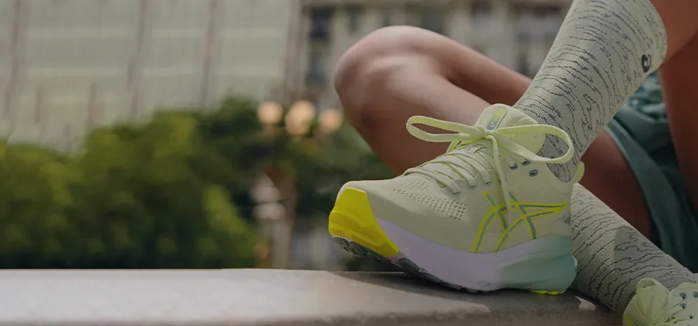 женские кроссовки asics