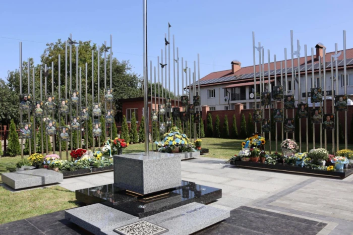 У Боратині відкрили Меморіал пам'яті Героїв