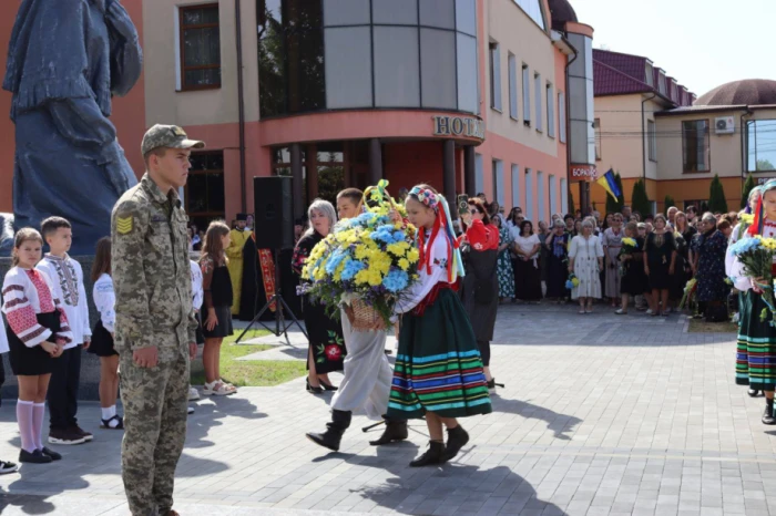 У Боратині відкрили Меморіал пам'яті Героїв