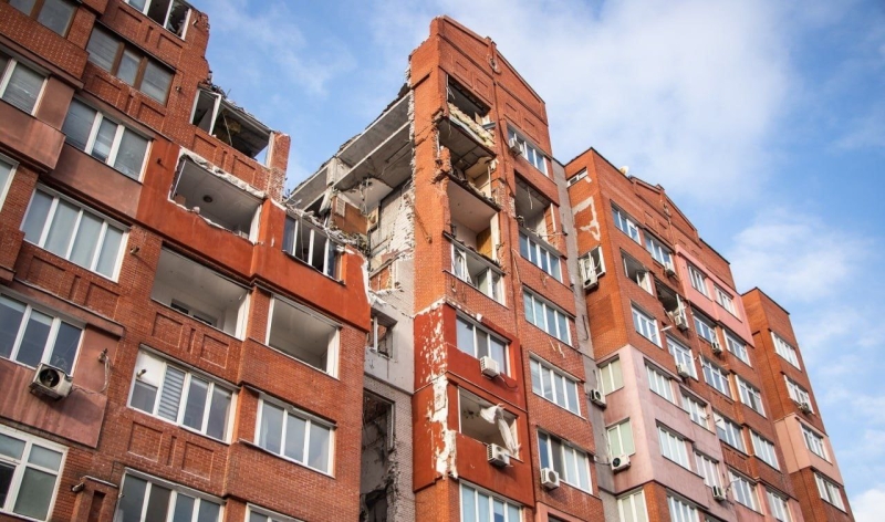 У Дніпрі хочуть відновити за понад 49 мільйонів гривень пошкоджений ракетою будинок на Виконкомівській