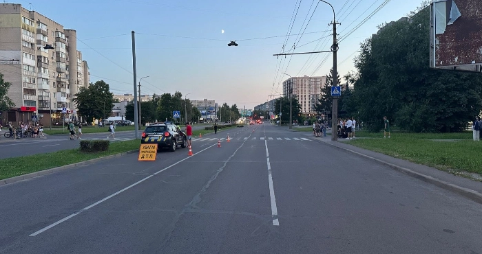 У Луцьку неповнолітній водій мотоцикла збив дівчину