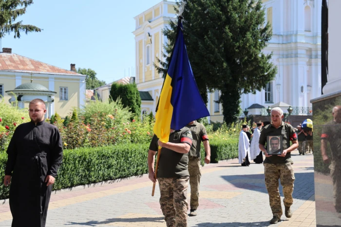 У Луцьку попрощалися із загиблим воїном Юрієм Васюком