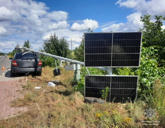 У Луцьку водій KIA зніс електроопору