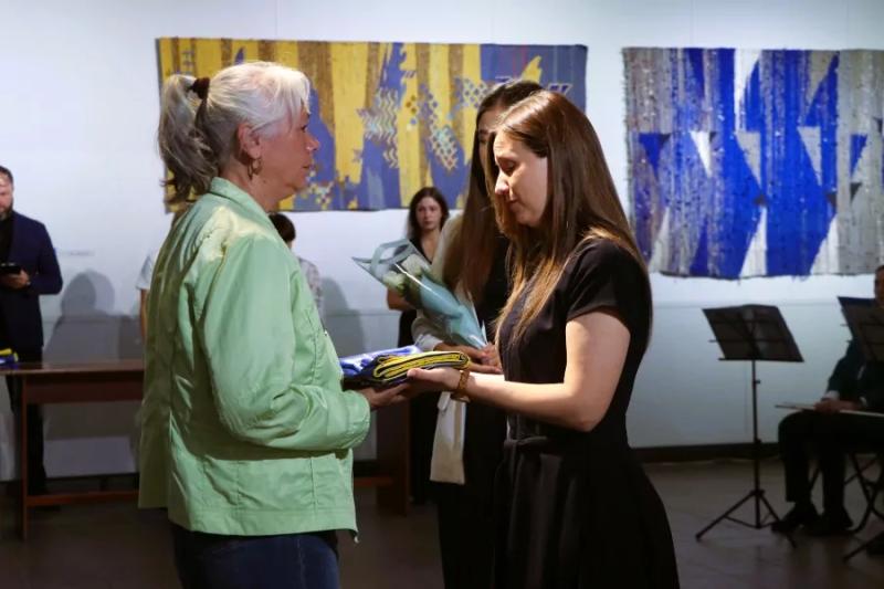 У Полтаві рідним полеглих Захисників і Захисниць передали відзнаки громади