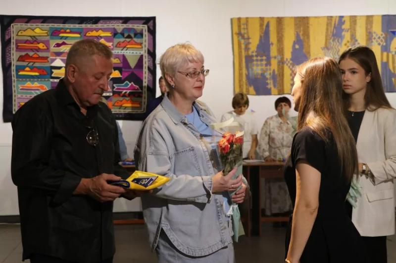 У Полтаві рідним полеглих Захисників і Захисниць передали відзнаки громади