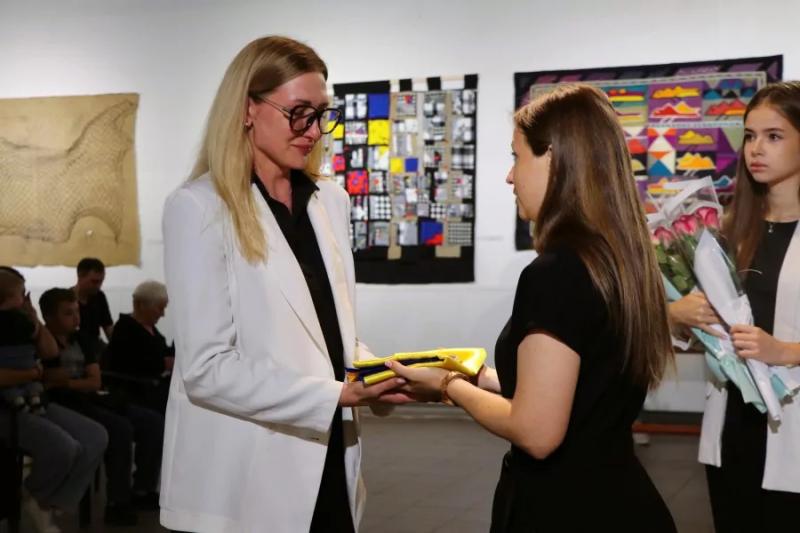 У Полтаві рідним полеглих Захисників і Захисниць передали відзнаки громади