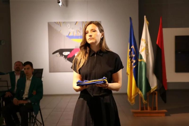 У Полтаві рідним полеглих Захисників і Захисниць передали відзнаки громади